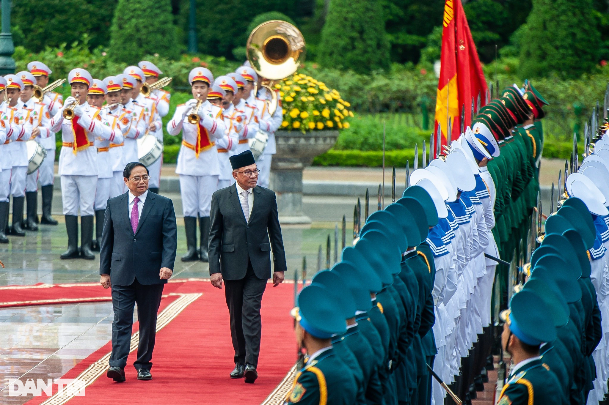 Thủ tướng Phạm Minh Chính chủ trì lễ đón Thủ tướng Malaysia thăm Việt Nam - 3