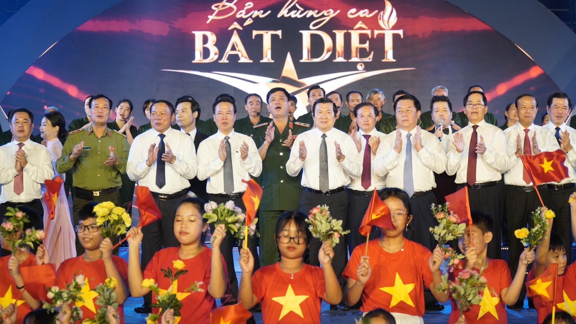 បានផ្លាស់ប្តូរ និងមានមោទនភាពចំពោះកម្មវិធី Immortal Epic - ៦ Xúc động và tự hào với chương trình Bản hùng ca bất diệt - 6