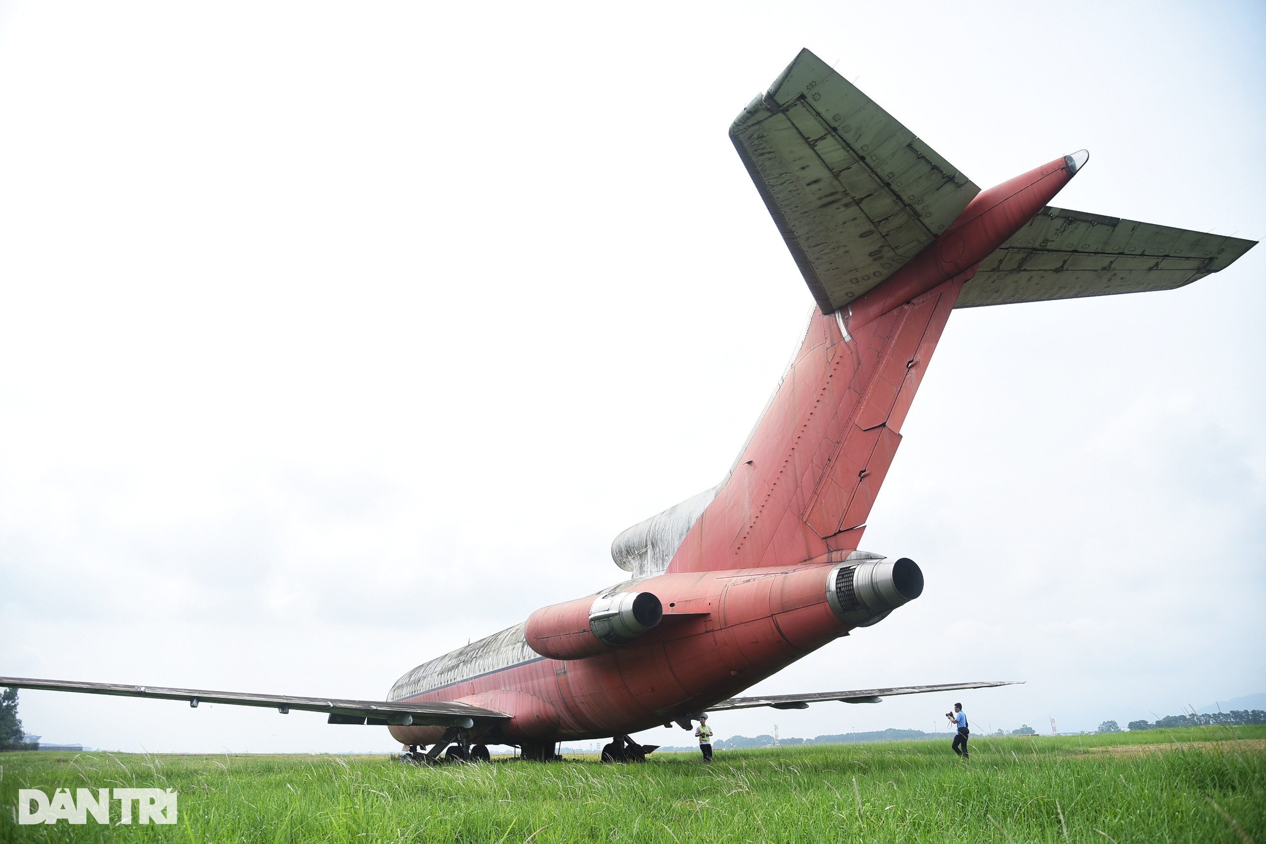 Bên trong máy bay Boeing 727 bị bỏ rơi 16 năm tại Nội Bài - 4 Bên trong máy bay Boeing 727 bị bỏ rơi 16 năm tại Nội Bài - 4
