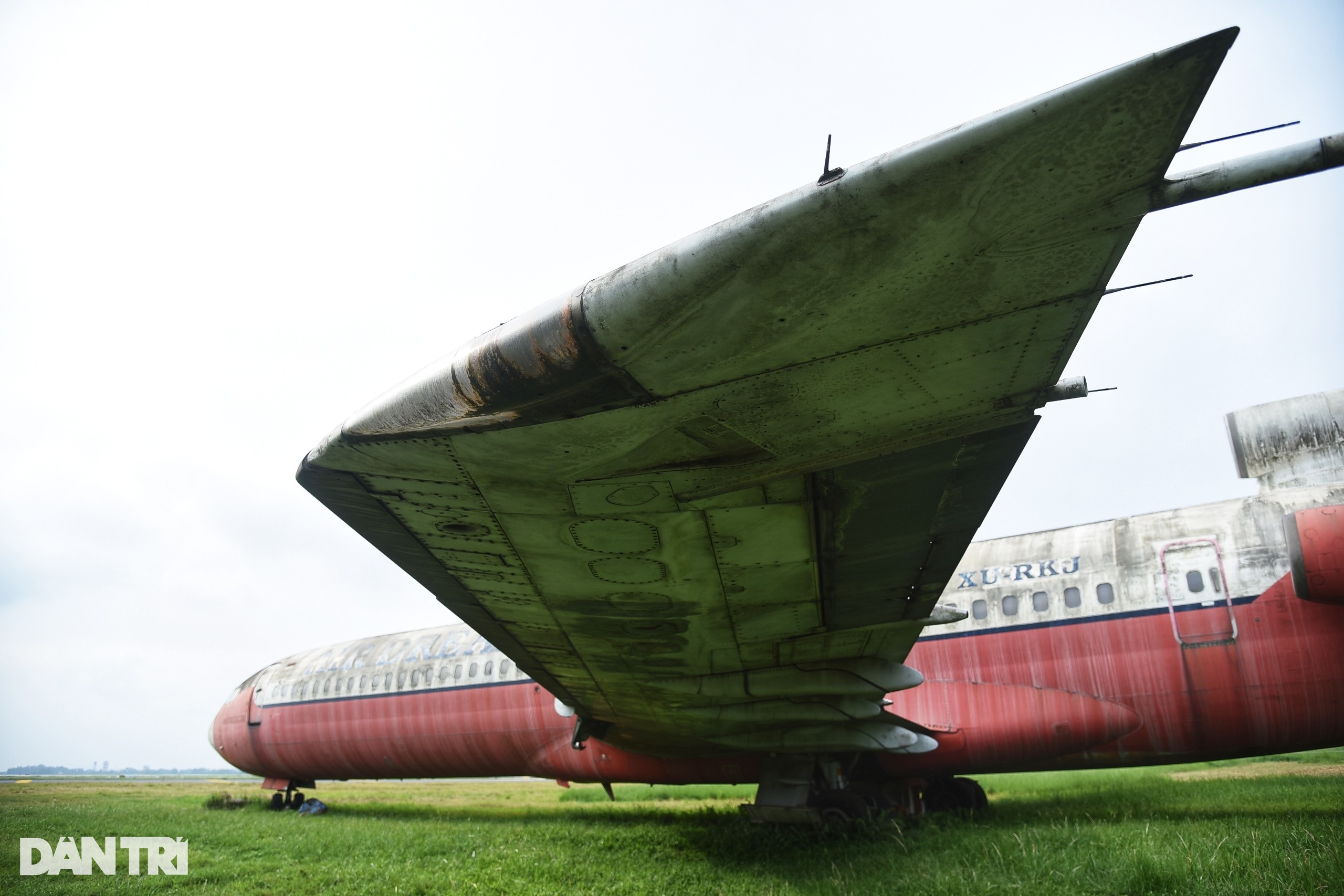 Bên trong máy bay Boeing 727 bị bỏ rơi 16 năm tại Nội Bài - 8 Bên trong máy bay Boeing 727 bị bỏ rơi 16 năm tại Nội Bài - 8