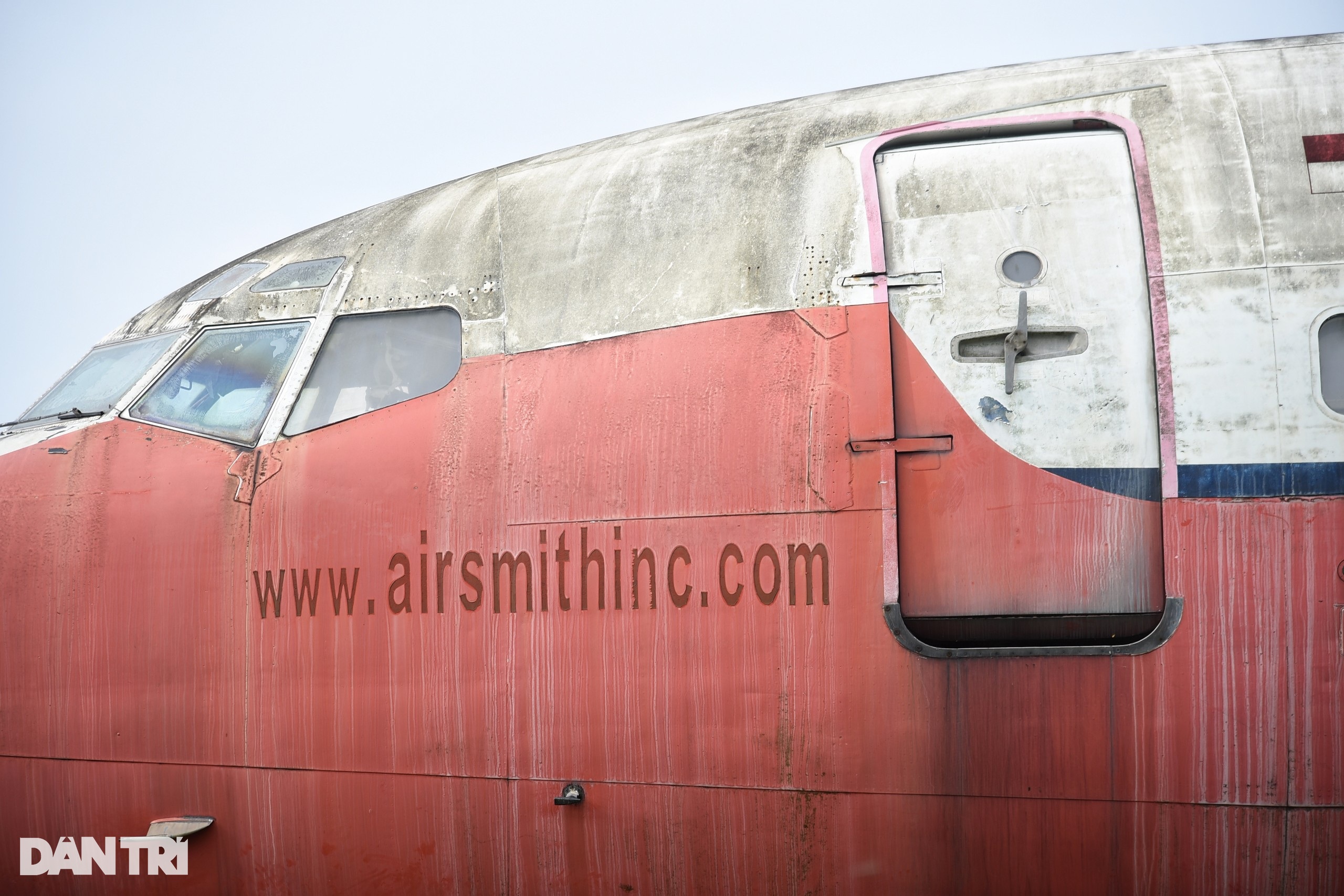 Bên trong máy bay Boeing 727 bị bỏ rơi 16 năm tại Nội Bài - 9 Bên trong máy bay Boeing 727 bị bỏ rơi 16 năm tại Nội Bài - 9
