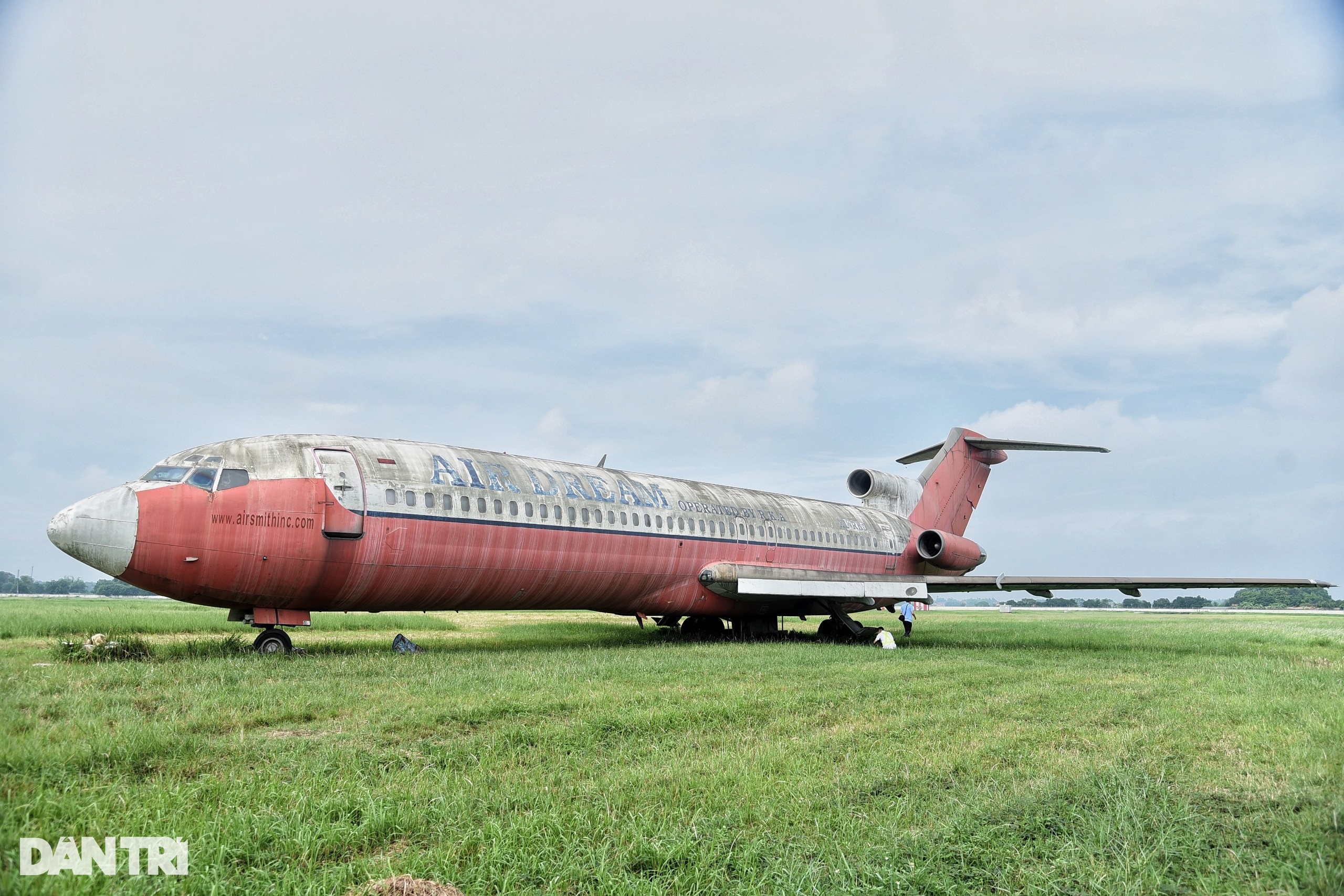 Bên trong máy bay Boeing 727 bị bỏ rơi 16 năm tại Nội Bài - 1 Bên trong máy bay Boeing 727 bị bỏ rơi 16 năm tại Nội Bài - 1
