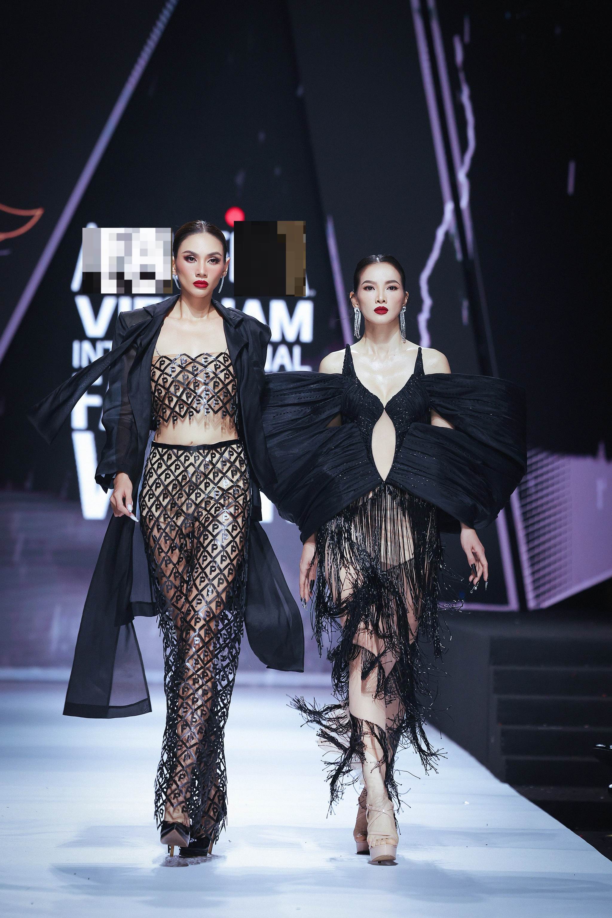 View - Trang phục làm từ vải vụn, đồ tái chế gây ấn tượng | Báo Dân trí