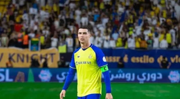 Ronaldo chơi mờ nhạt, Al Nassr lại thua thảm trước Benfica - 1