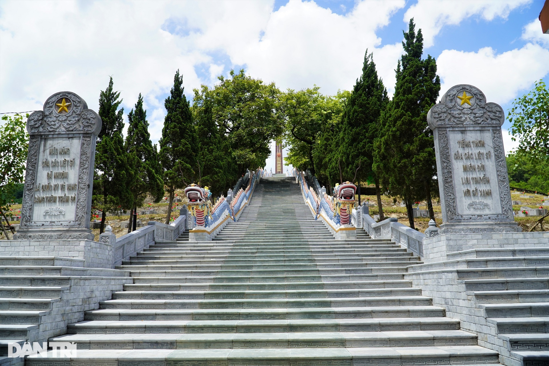 Nghĩa trang hình cánh cung - nơi yên nghỉ của liệt sỹ làm nhiệm vụ quốc tế - 3 Nghĩa trang hình cánh cung - nơi yên nghỉ của liệt sỹ làm nhiệm vụ quốc tế - 3