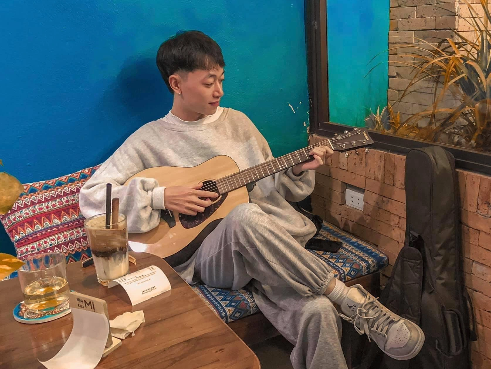 View - Từ chàng thợ cắt tóc Tây Bắc đến chủ nhân bản rap "À Lôi" gây bão mạng | Báo Dân trí