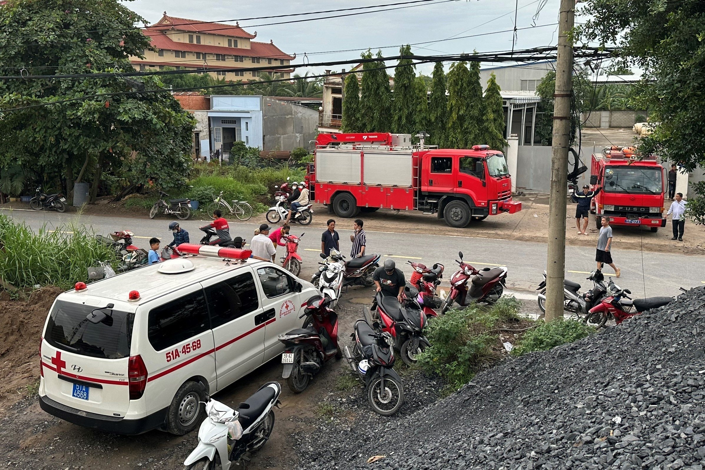 Thách nhau bơi qua sông khi nhậu, hai thanh niên mất tích ở TPHCM - 1