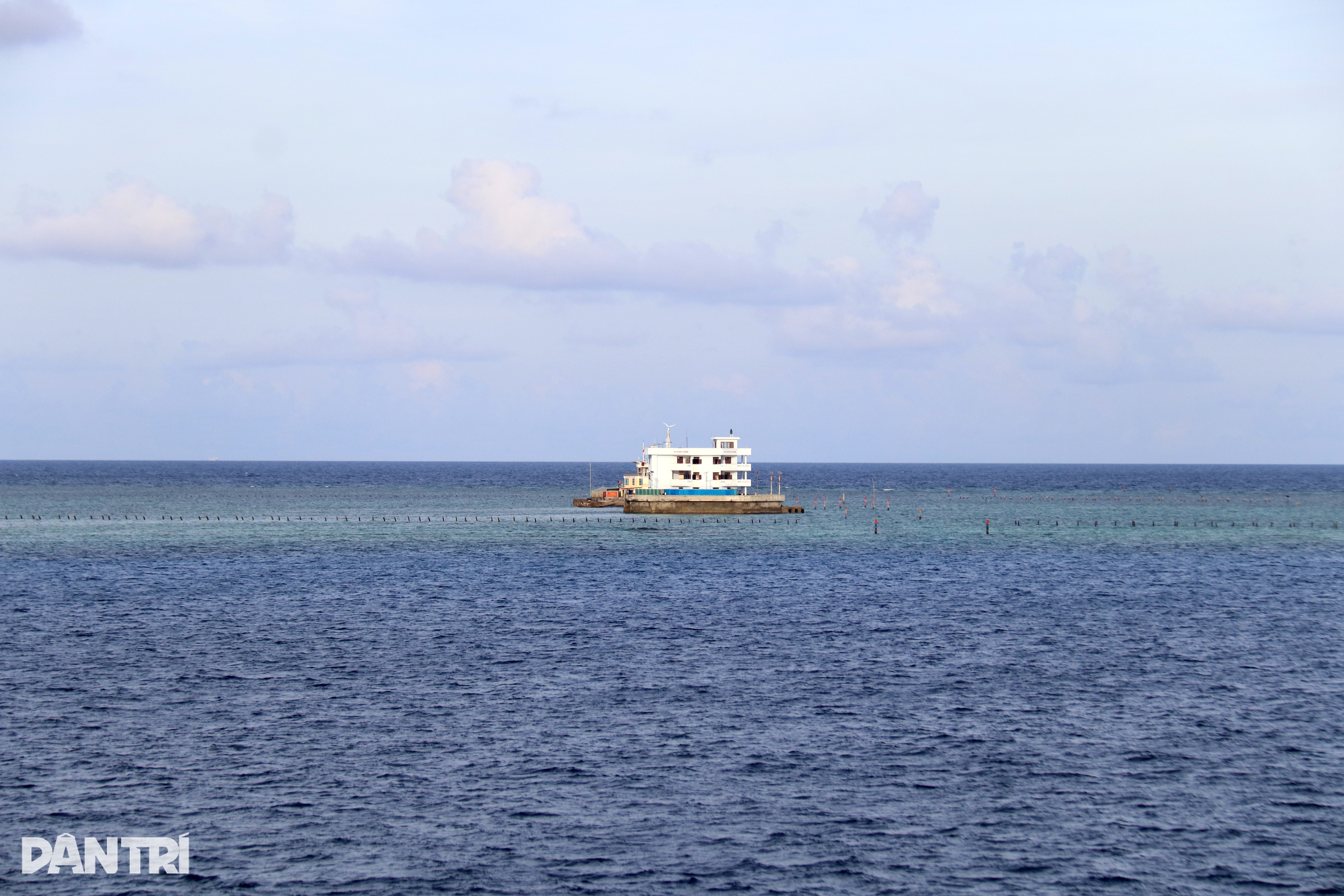 View - Tiếng hát của con gái liệt sỹ ngày trở lại Gạc Ma | Báo Dân trí