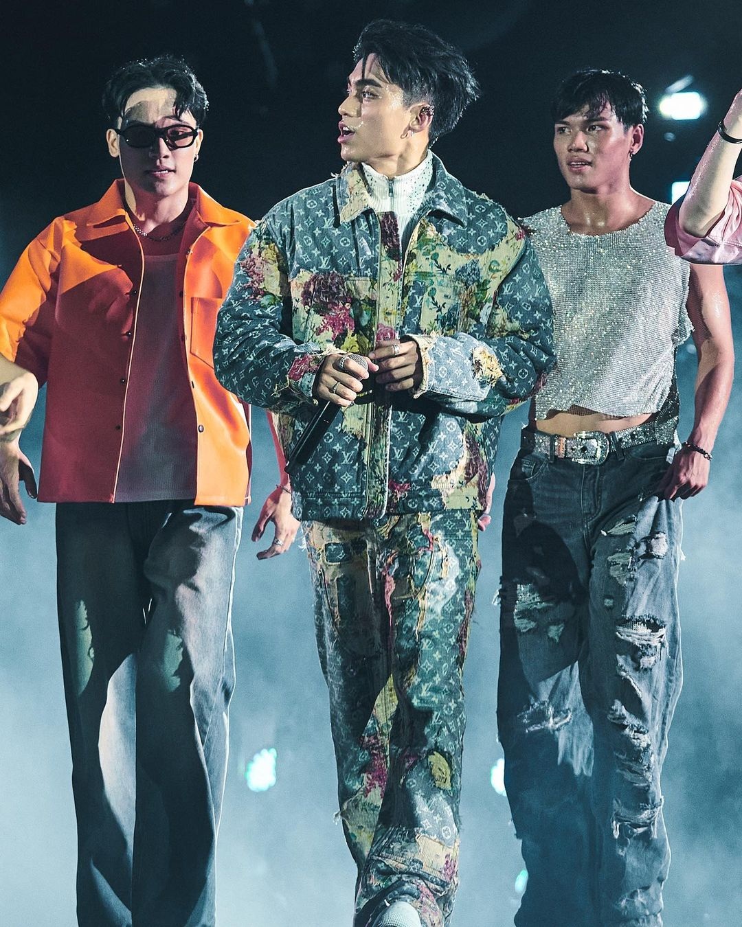 View - Phong cách diện đồ xuyên thấu, bó sát cơ thể của MONO | Báo Dân trí