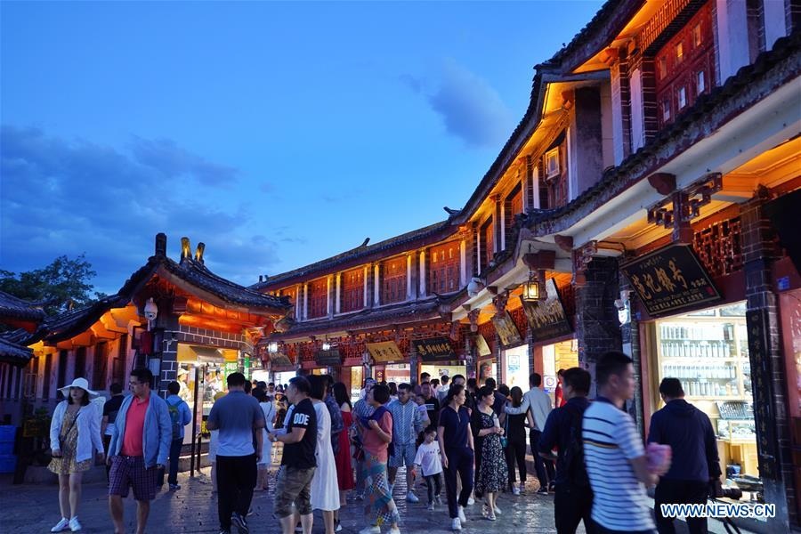 Thực hư những nghề nhạy cảm bị cấm đi tour du lịch một tỉnh ở Trung Quốc - 2