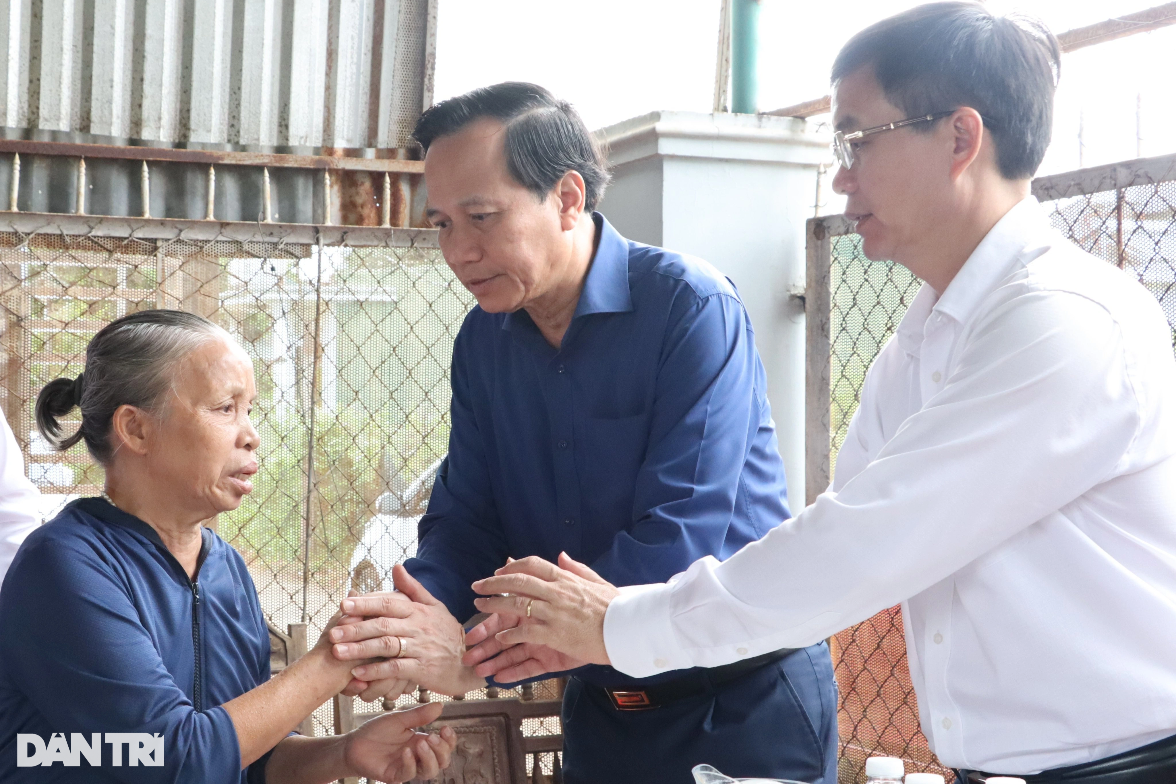Trưởng ban Nội chính Trung ương thăm hỏi các gia đình liệt sỹ tại Đắk Lắk - 6