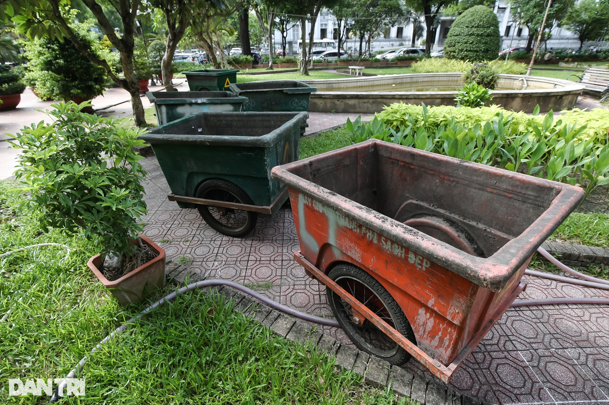 Cảnh nhếch nhác ở công viên giữa trung tâm TPHCM - 6 Cảnh nhếch nhác ở công viên giữa trung tâm TPHCM - 6