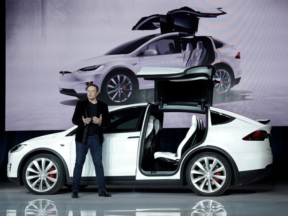 Phải chăng Elon Musk đã ưu ái để chiếc xe Model X có được hiệu suất mạnh mẽ hơn so với các loại xe khác của Tesla? (Ảnh: RT).