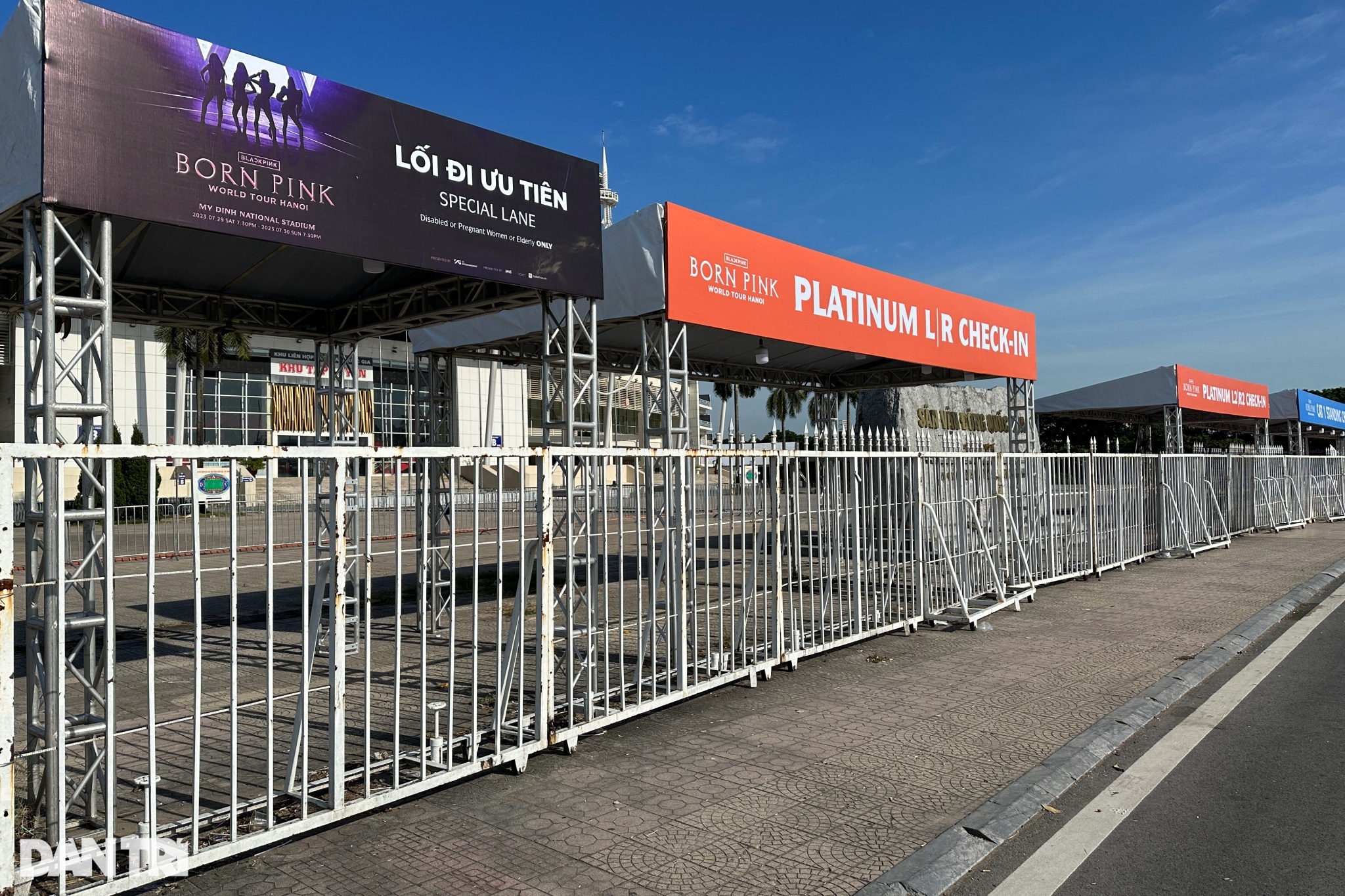 View - Cận cảnh sân khấu đón 67.000 khán giả trong 2 đêm diễn Blackpink | Báo Dân trí