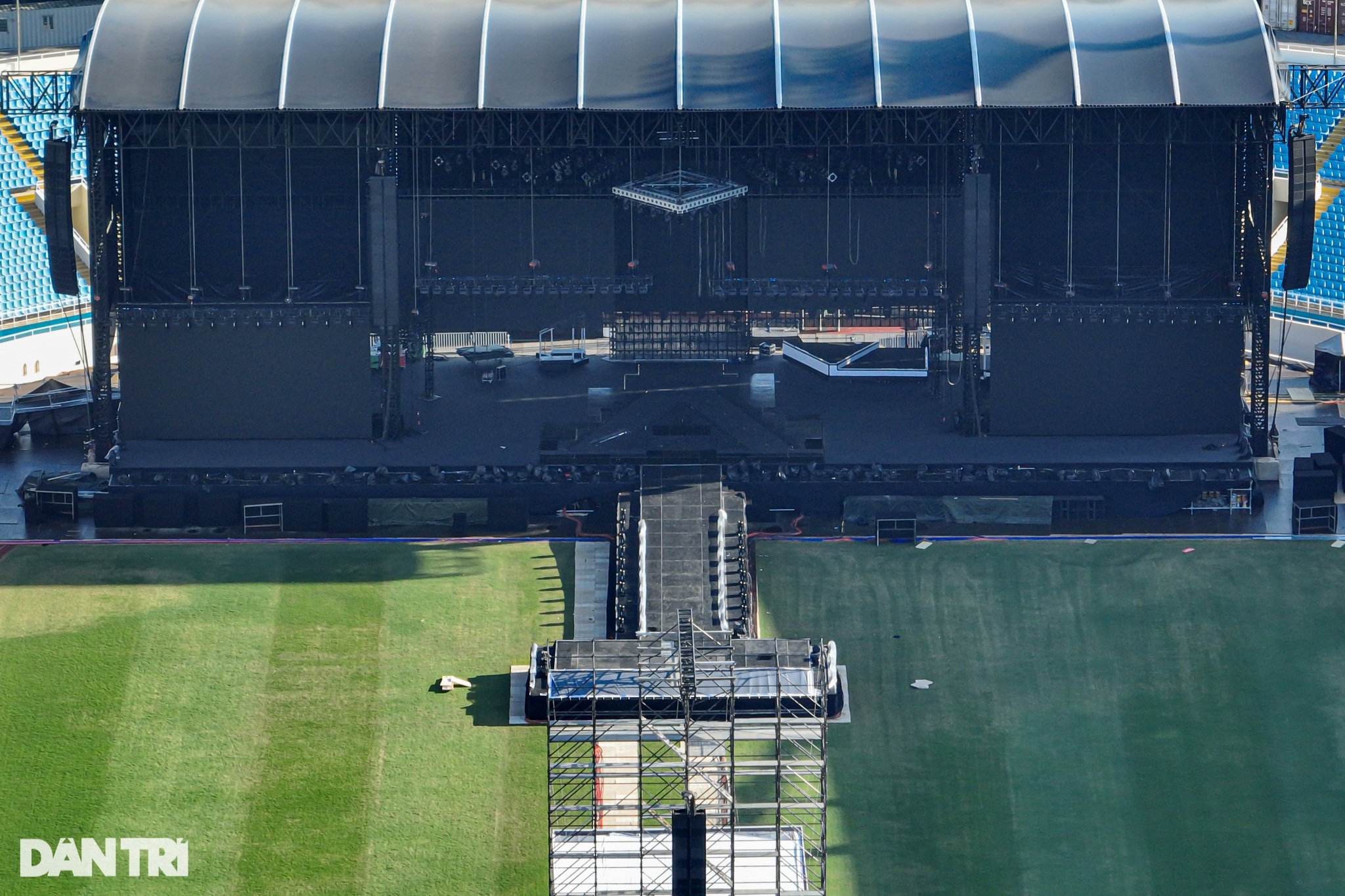 View - Cận cảnh sân khấu đón 67.000 khán giả trong 2 đêm diễn Blackpink | Báo Dân trí