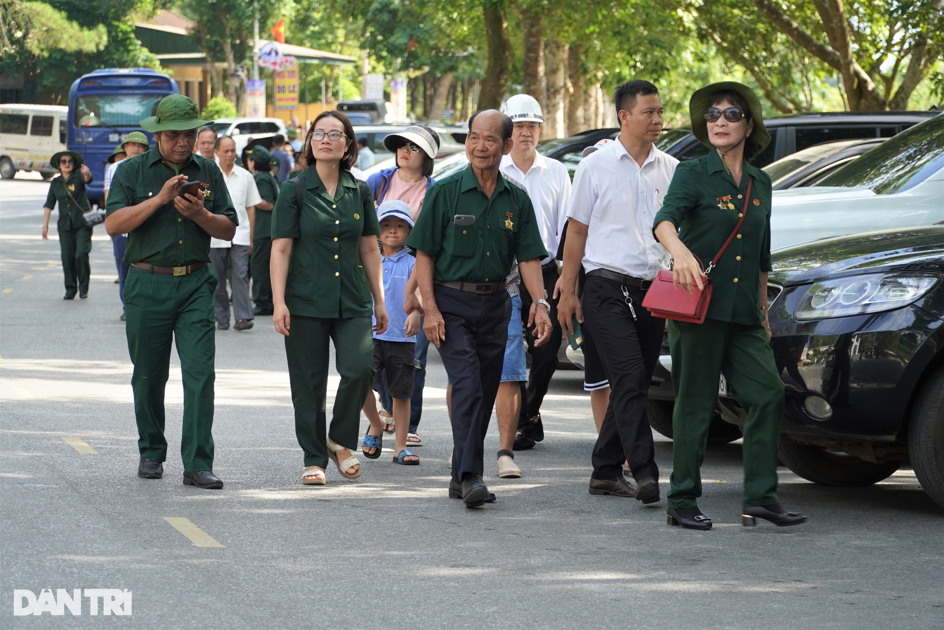 Về nơi từng một thời hố bom chồng lên hố bom - 1