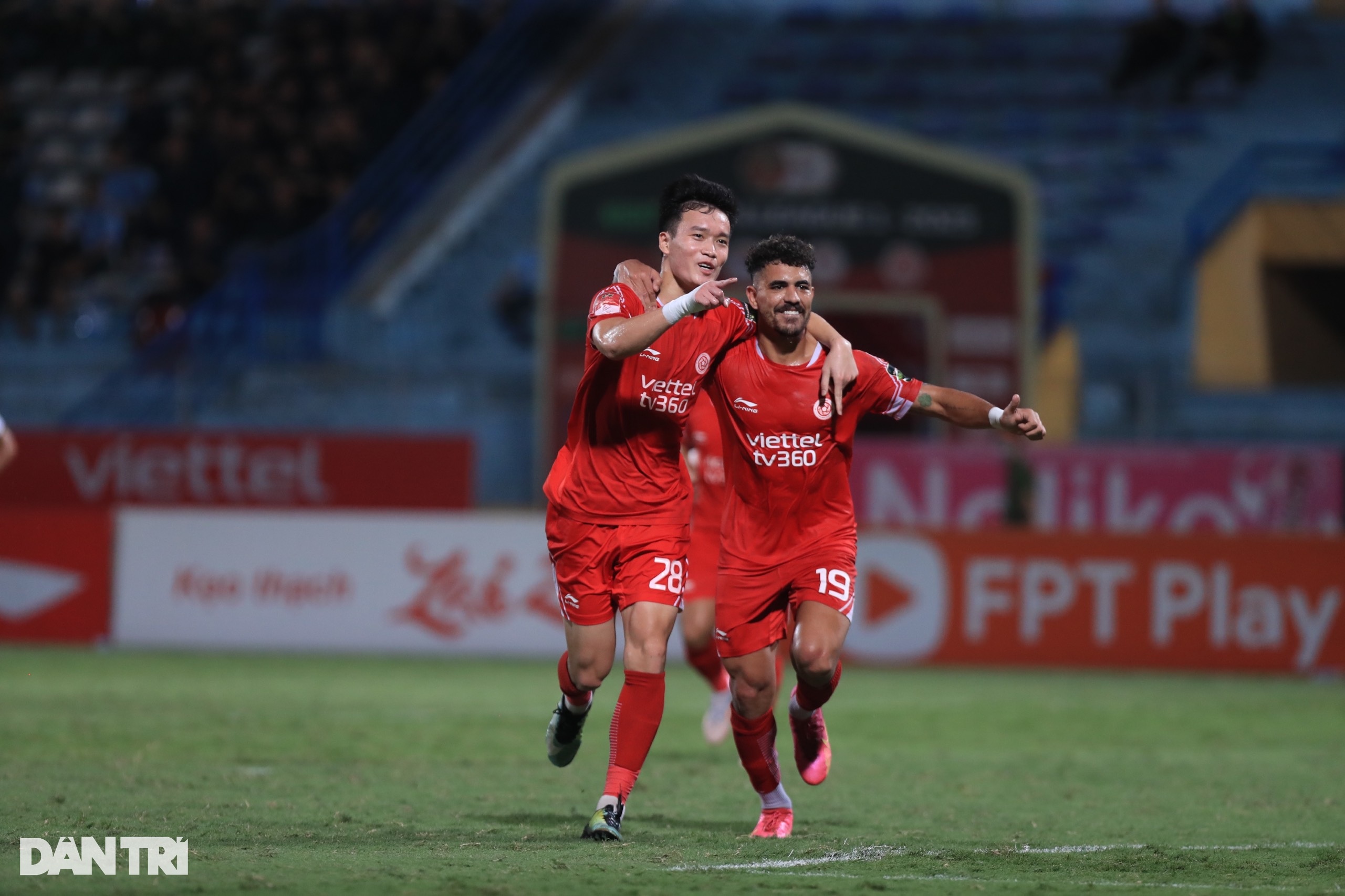 View - CLB Viettel đại thắng ở trận đấu lịch sử VAR xuất hiện tại V-League | Báo Dân trí