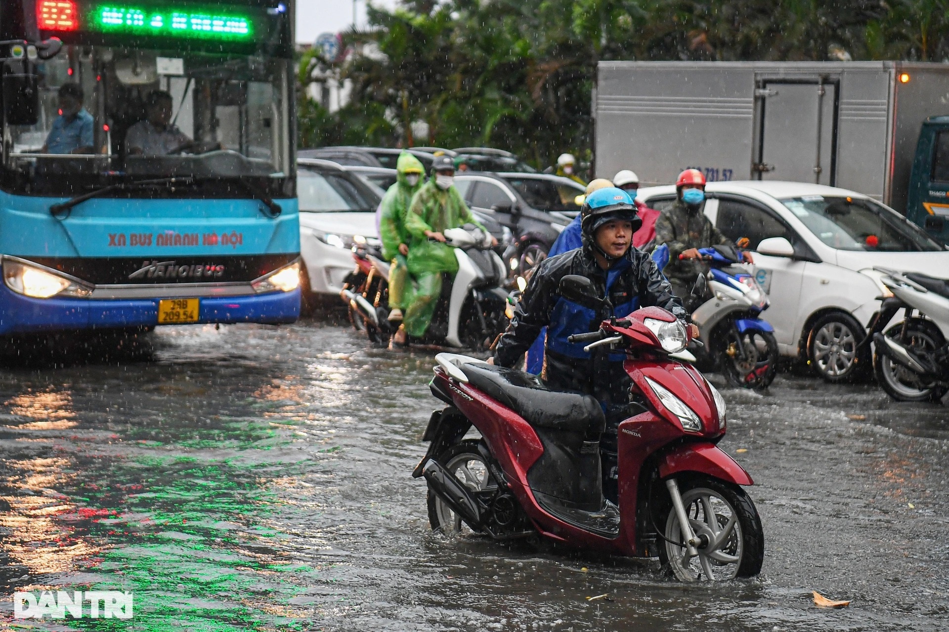 Mưa lớn tiếp tục gia tăng trên cả nước - 1