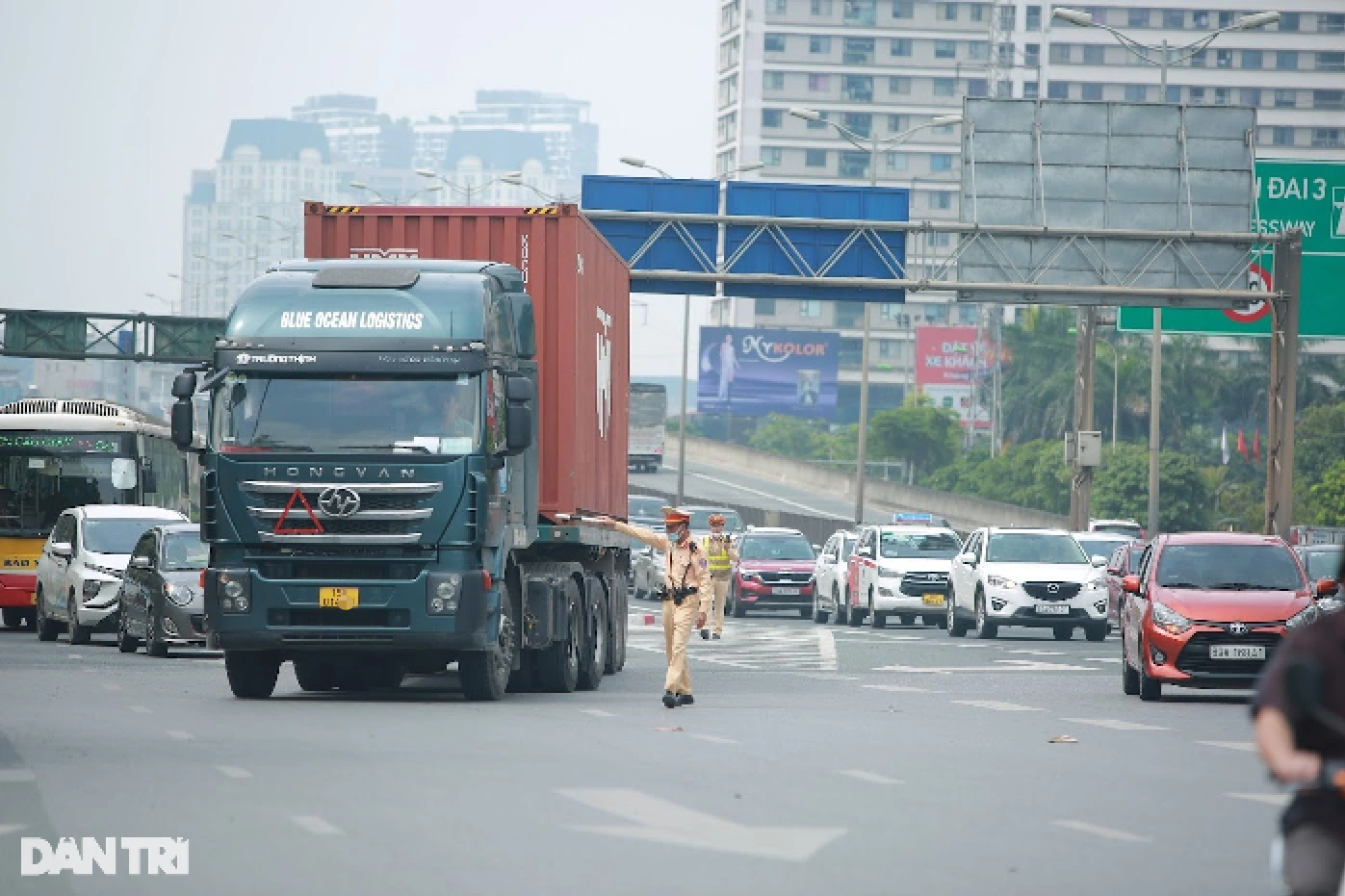 CSGT Hà Nội tổng kiểm soát xe khách, xe container - 6