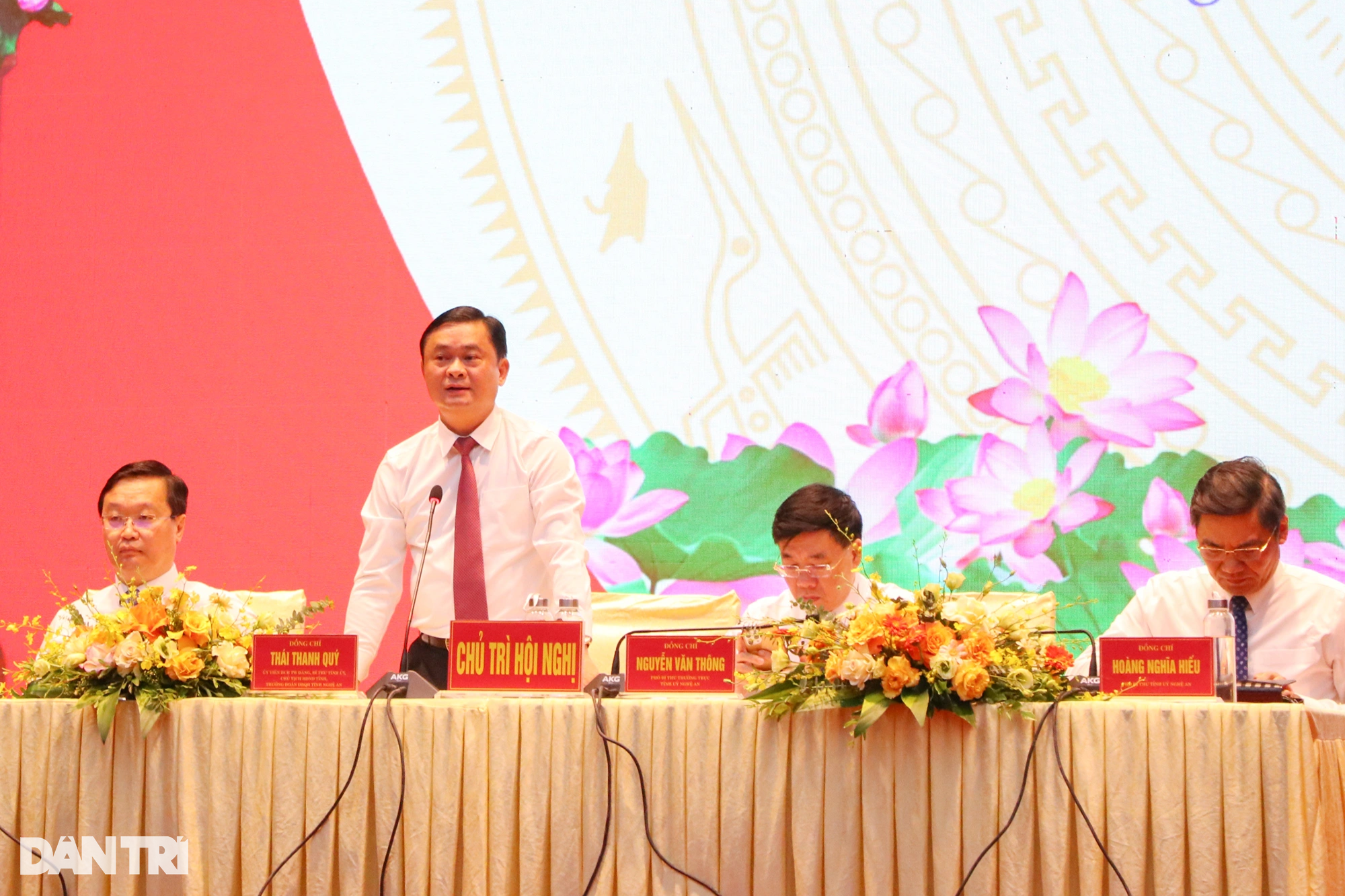 Sau một năm về xã, lương của tôi giảm gần 4 triệu đồng - 2 Sau một năm về xã, lương của tôi giảm gần 4 triệu đồng - 2