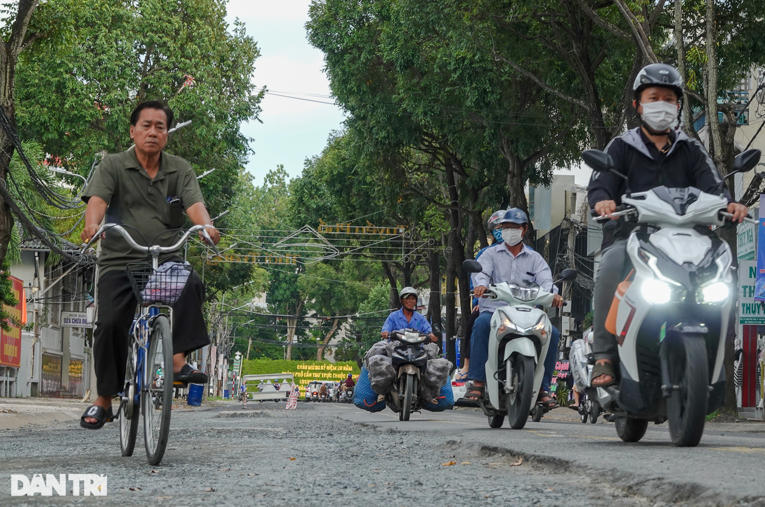 Lô cốt ngổn ngang trung tâm thành phố Cần Thơ - 2