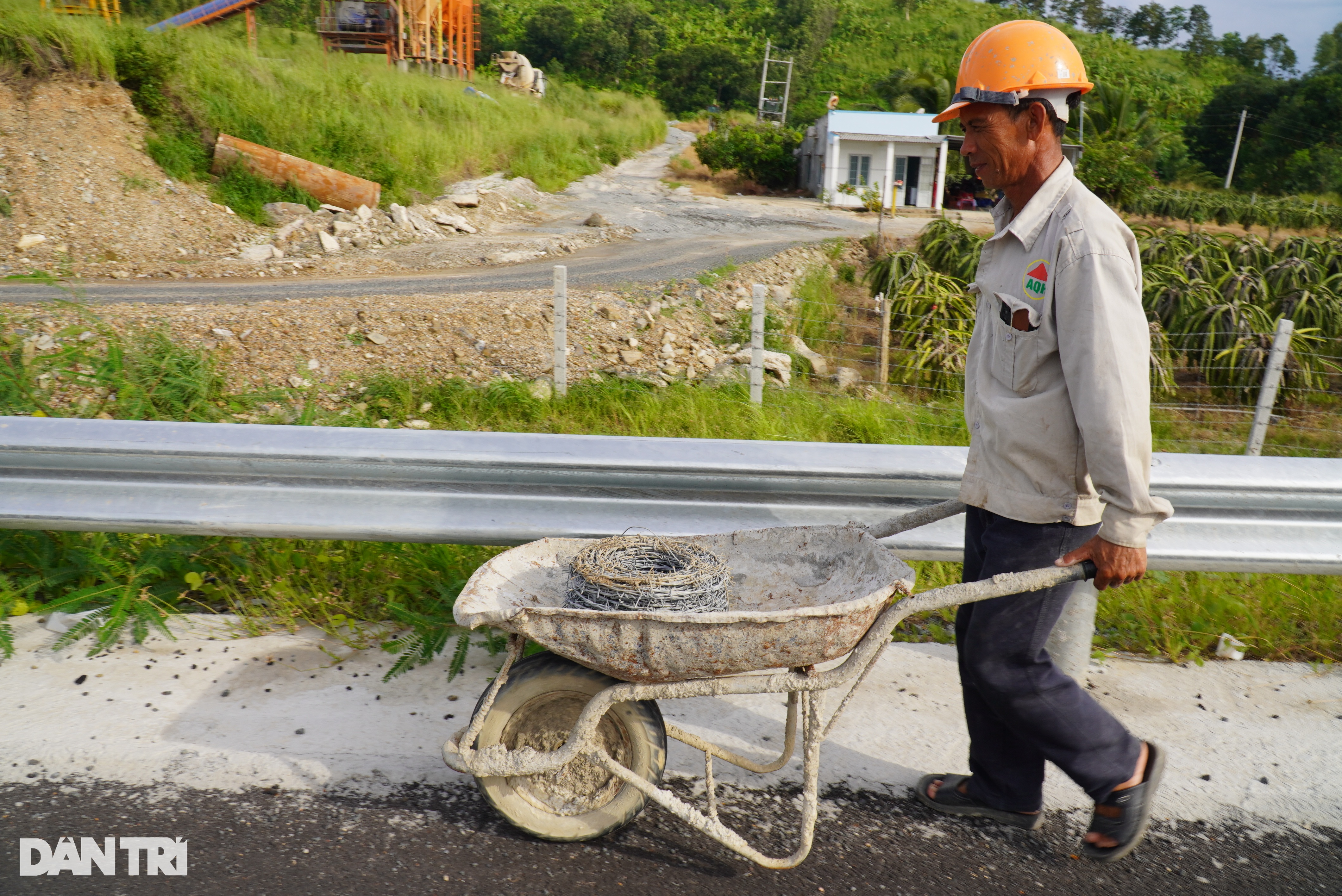 Công trường ngổn ngang trên cao tốc Phan Thiết - Dầu Giây - 6