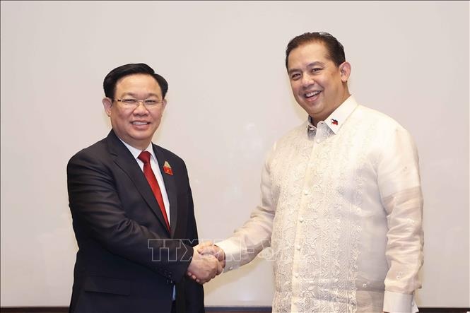 Chủ tịch Quốc hội Vương Đình Huệ gặp Chủ tịch Hạ viện Philippines - 1