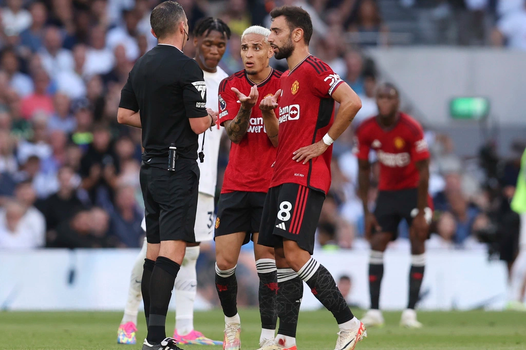 Man Utd sẵn sàng bán toàn bộ đội hình trong kỳ chuyển nhượng tháng 1