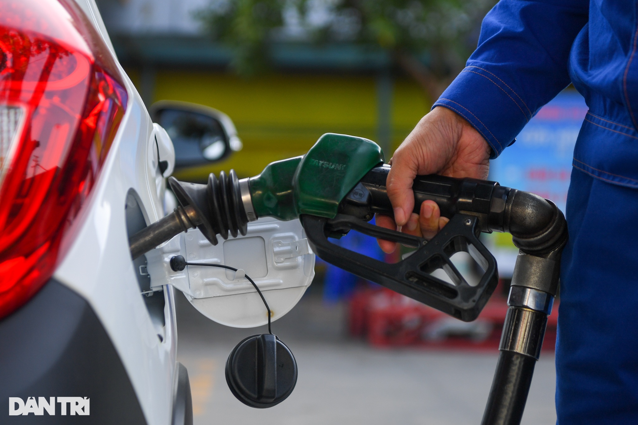 Có tình trạng người dân Lào, Campuchia sang Việt Nam gom mua xăng