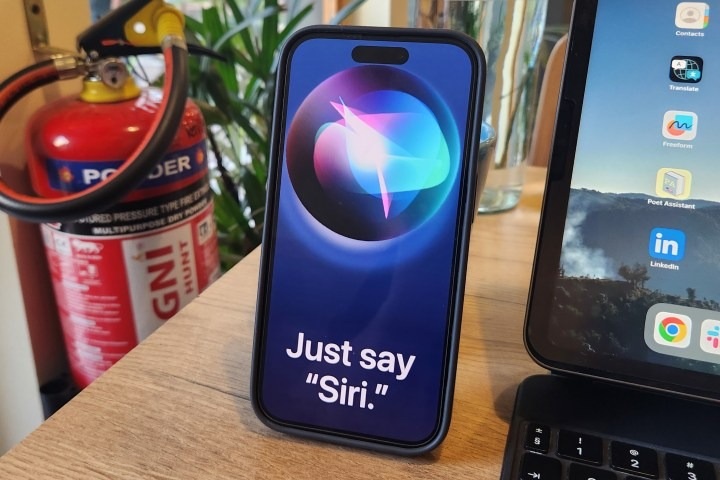 siri-digitaltrends-1707150058351.jpg