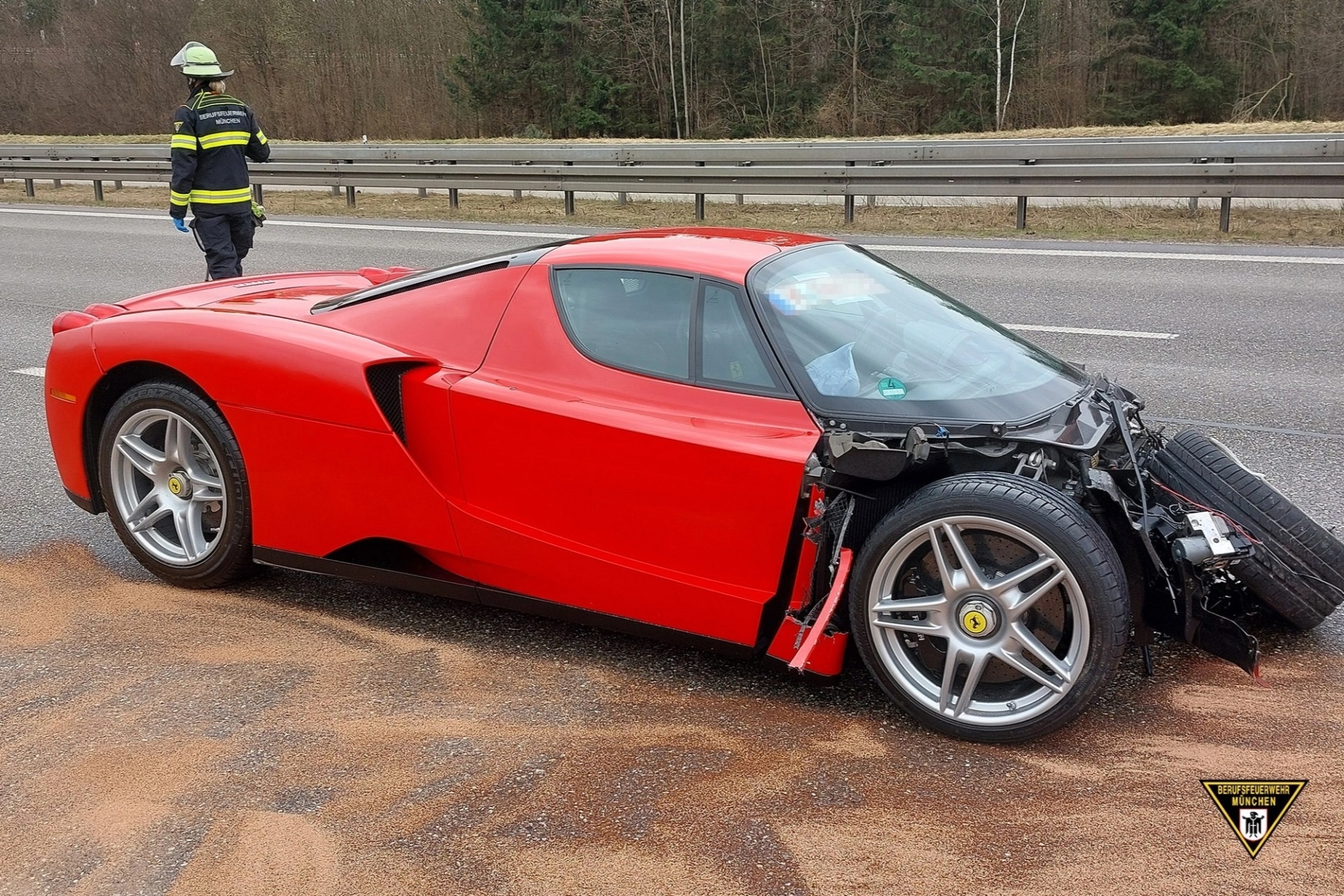 ferrari-enzo-crash-1-crop-1710127900150.jpeg