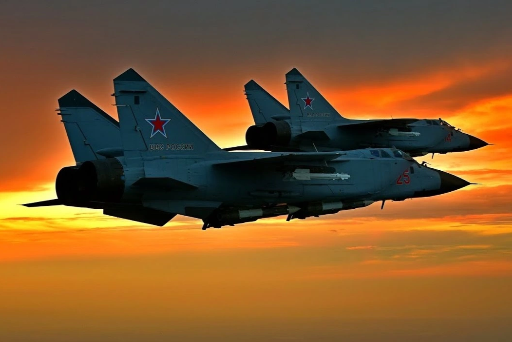 Chiến đấu cơ chủ lực của NATO "hít khói" MiG-31 Nga