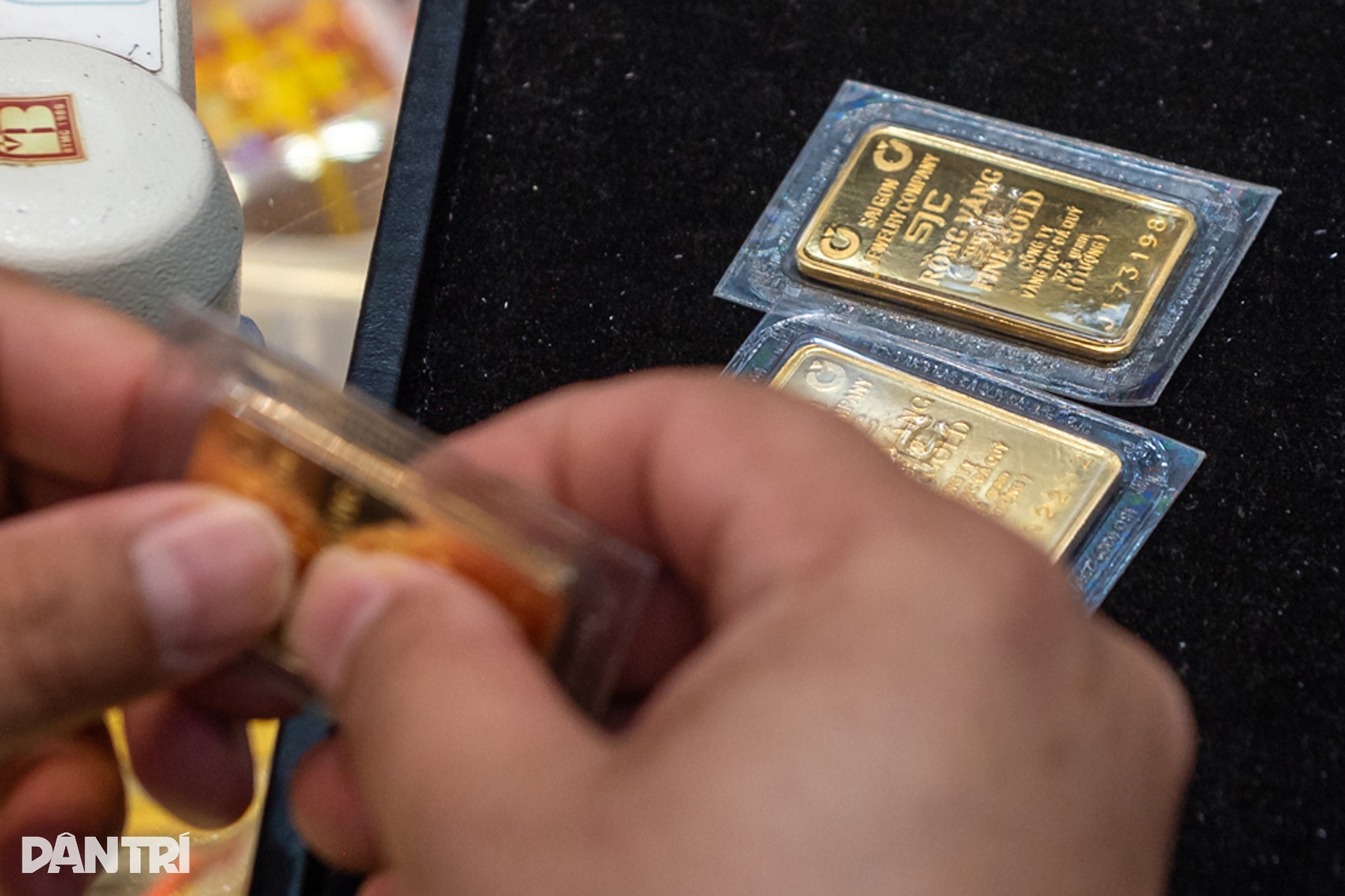 Giá vàng miếng giảm 5 triệu đồng/lượng