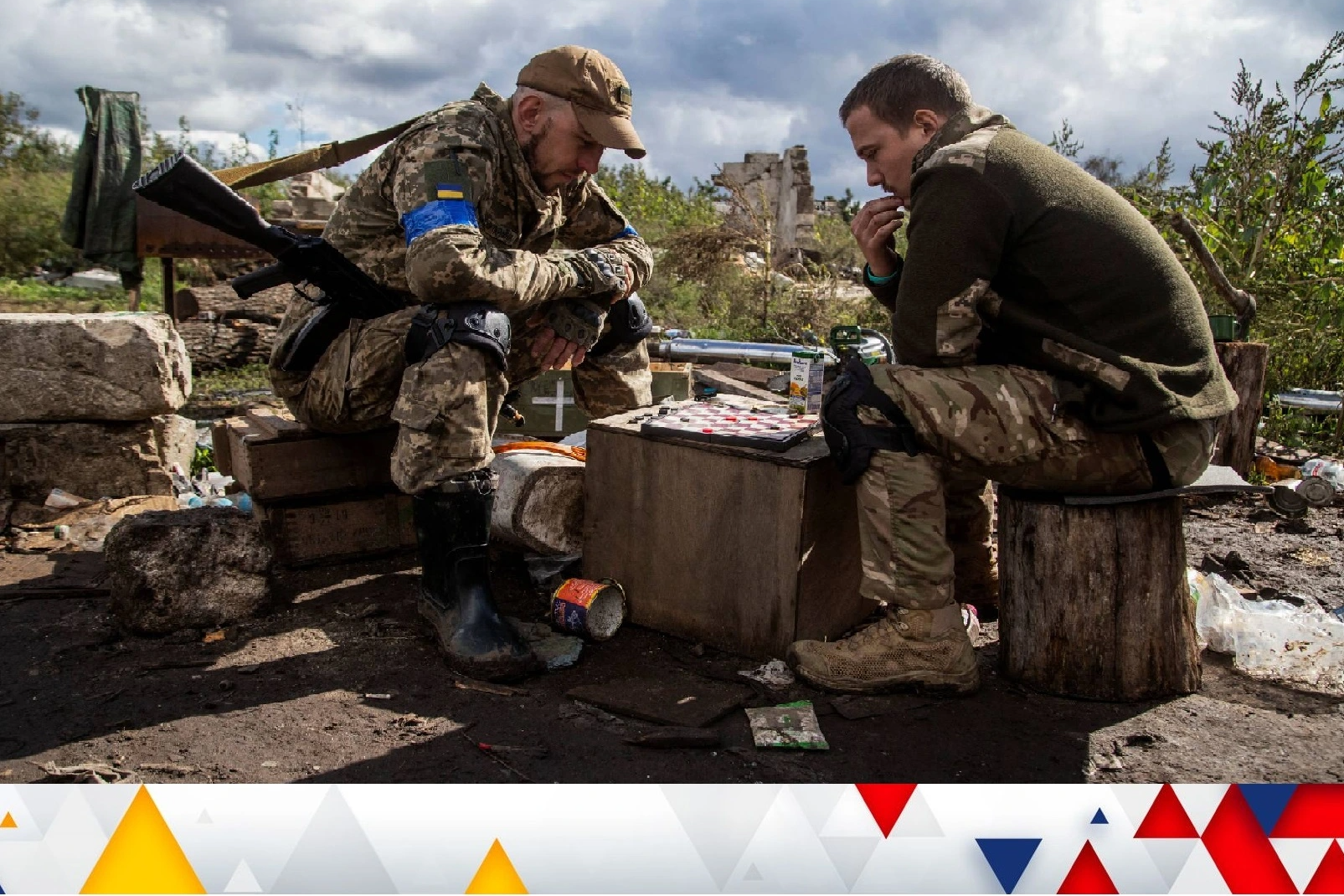 Chiến sự Ukraine 9/10: Quân đội Nga bất ngờ "lật cánh"