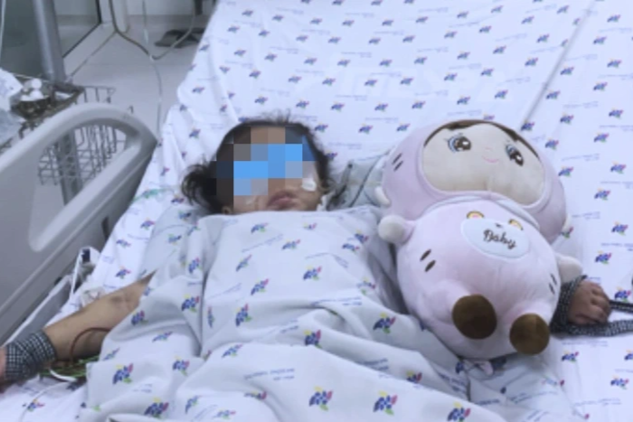 TPHCM: Bé gái 3 tuổi phải chạy tim phổi nhân tạo vì nhiễm cúm A/H1