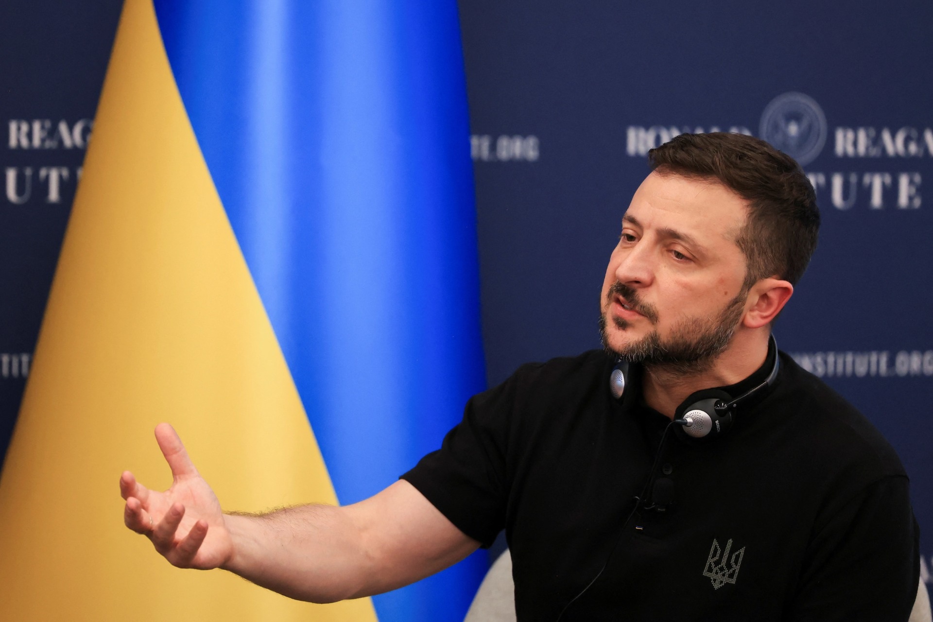 Tổng thống Zelensky tiết lộ lý do Ukraine rút quân khỏi pháo đài Donbass