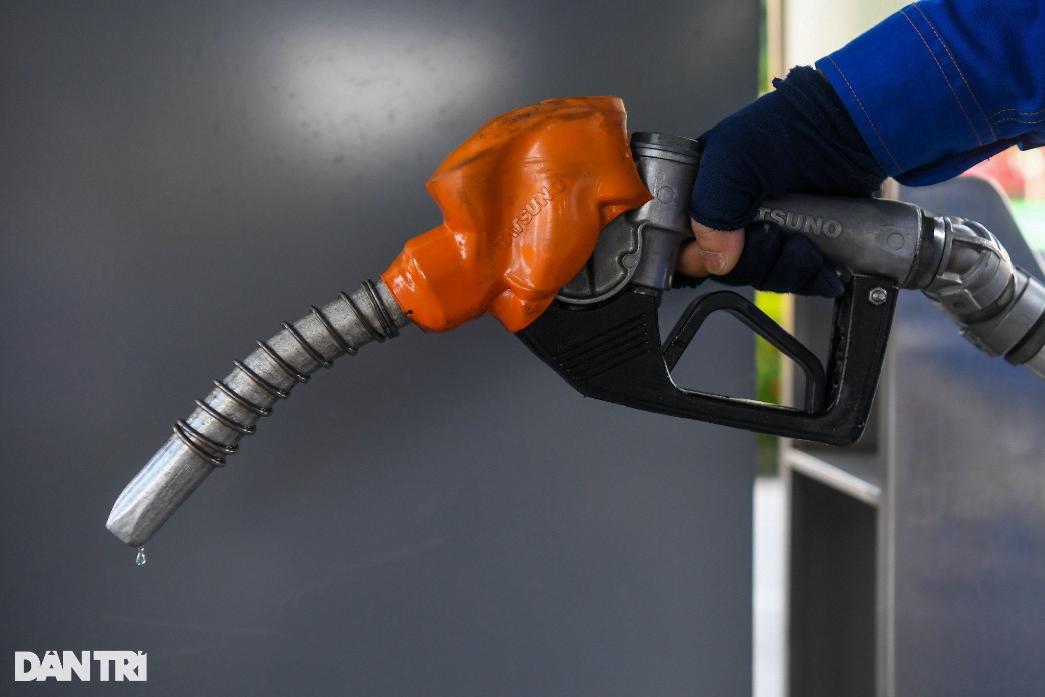 Giá xăng ngày mai 12/2: Dự báo tăng lần thứ 3 liên tiếp, dầu đi ngang