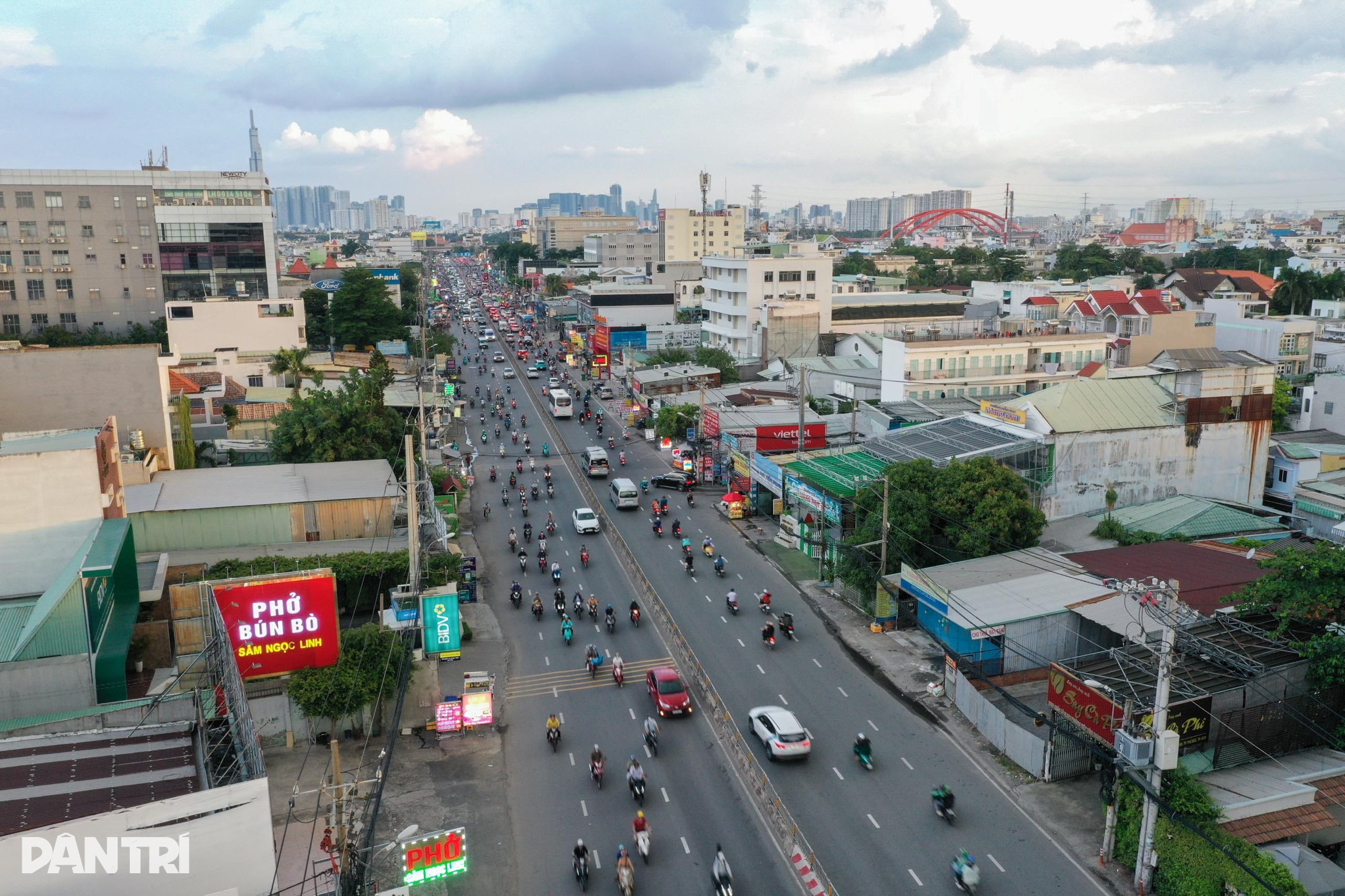 Bất động sản phía Nam đua nhau "bung hàng" theo siêu dự án hạ tầng