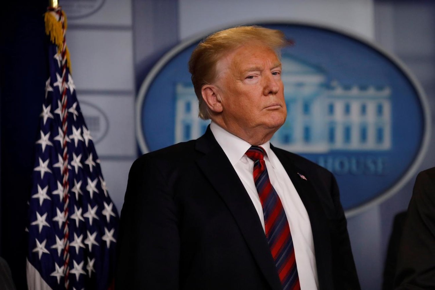 Ông Trump có thể đảo ngược gần 100 sắc lệnh hành pháp của ông Biden