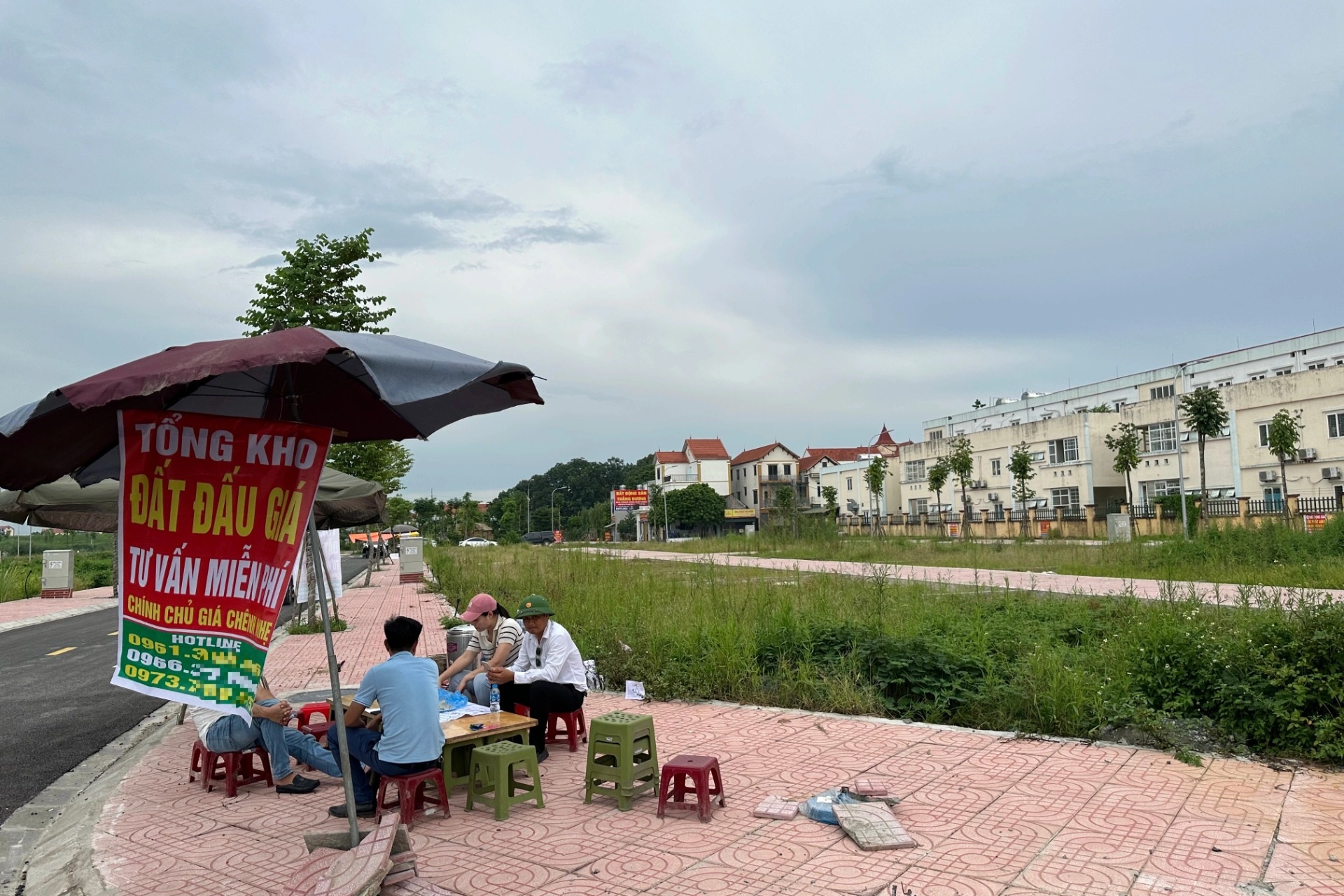 Nóng chuyện đấu giá đất: Chuyên gia nghi vấn có mục đích tạo "sốt đất"