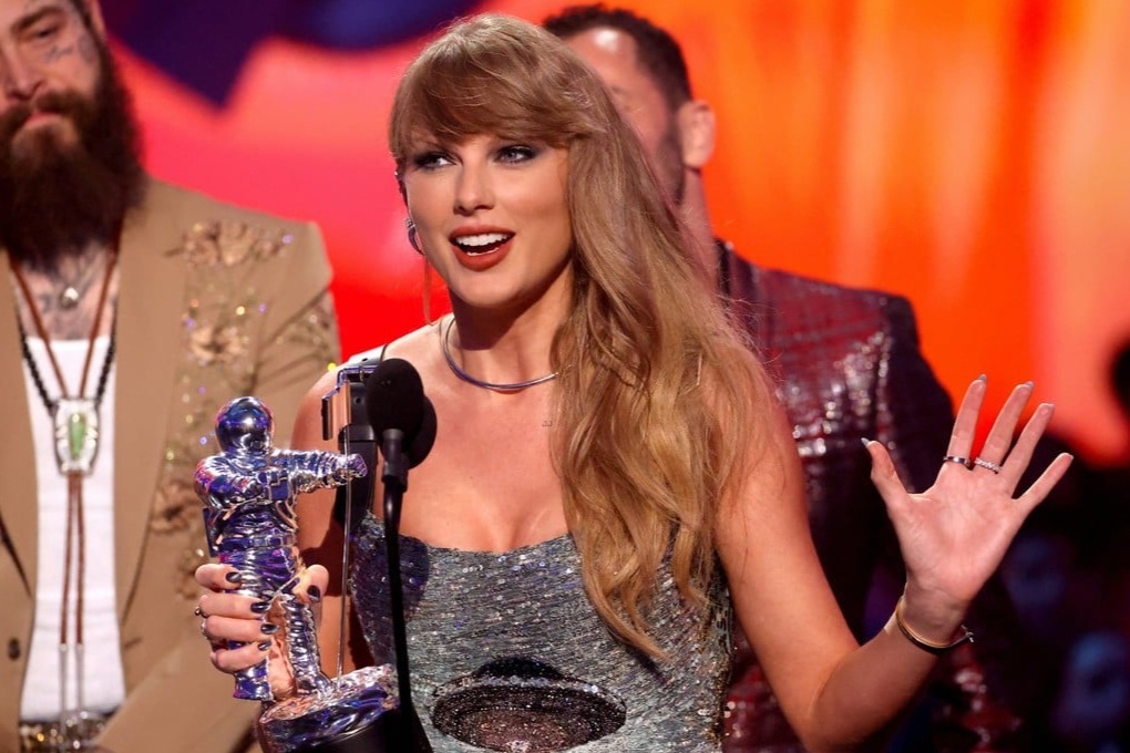 Taylor Swift phá kỷ lục của Beyoncé, gửi lời cảm ơn bạn trai