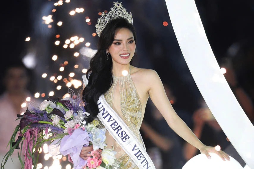 Kỳ Duyên đăng quang Miss Universe Vietnam, góp 500 triệu đồng cho vùng lũ