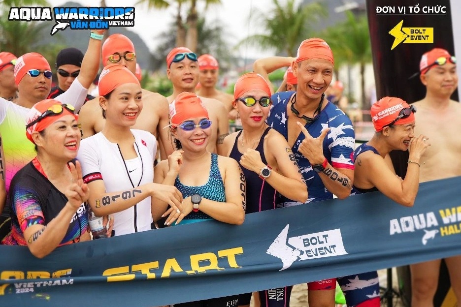 Giải Aquathlon đầu tiên tại Vân Đồn thu hút 1.200 vận động viên