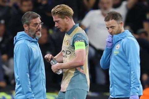 Man City nhận tin dữ từ De Bruyne, HLV Pep Guardiola lo lắng