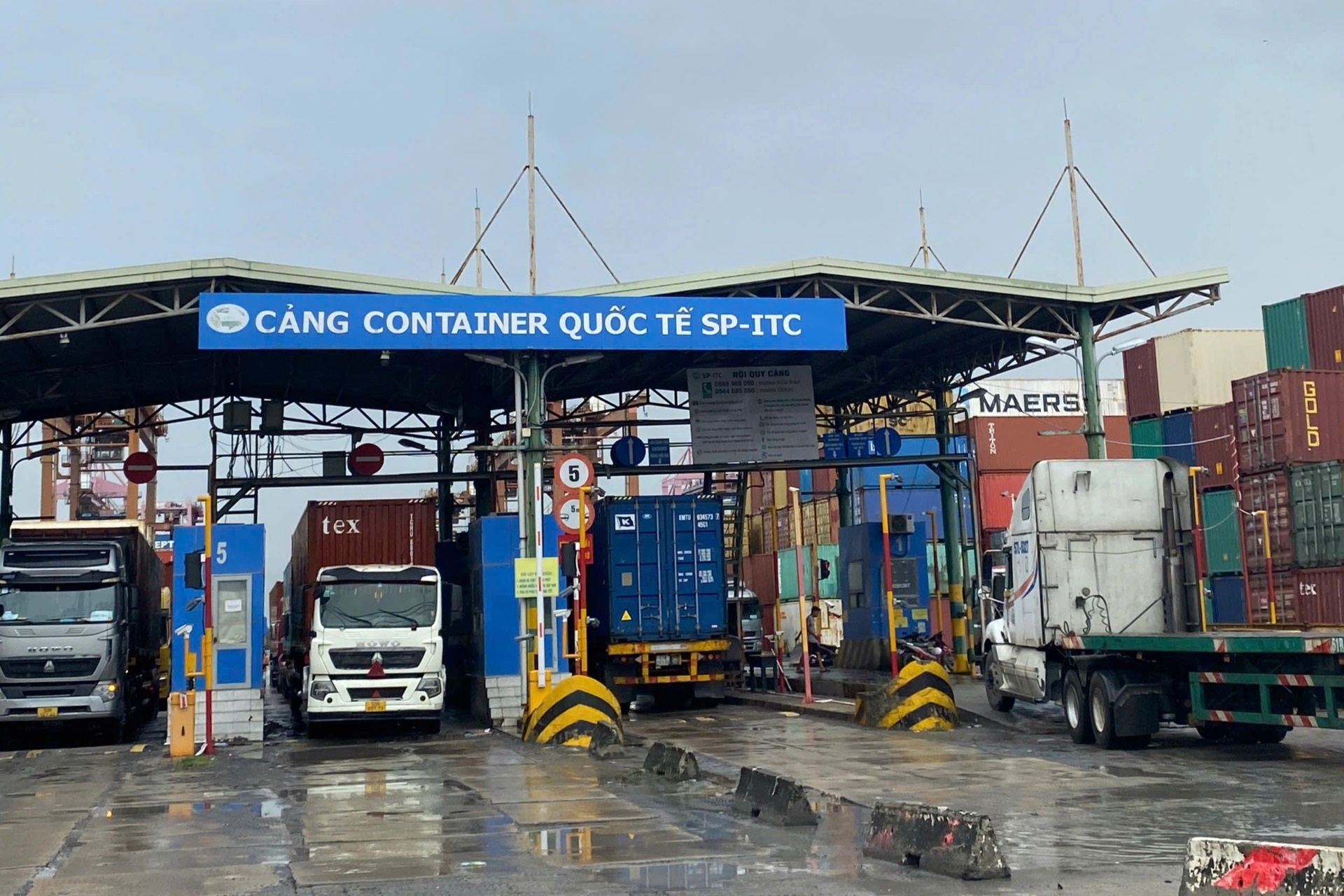 Hỗ trợ 150% phí BOT cho 1.500 xe container ra vào cảng Phú Hữu