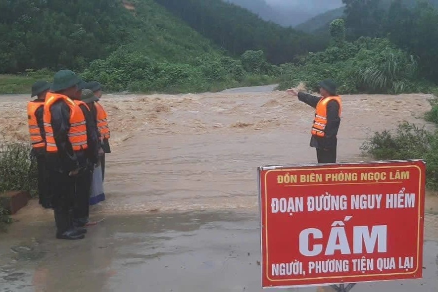 Ngập lụt, sạt lở nhiều nơi ở Nghệ An, 23 người đi sơ tán chưa được về nhà