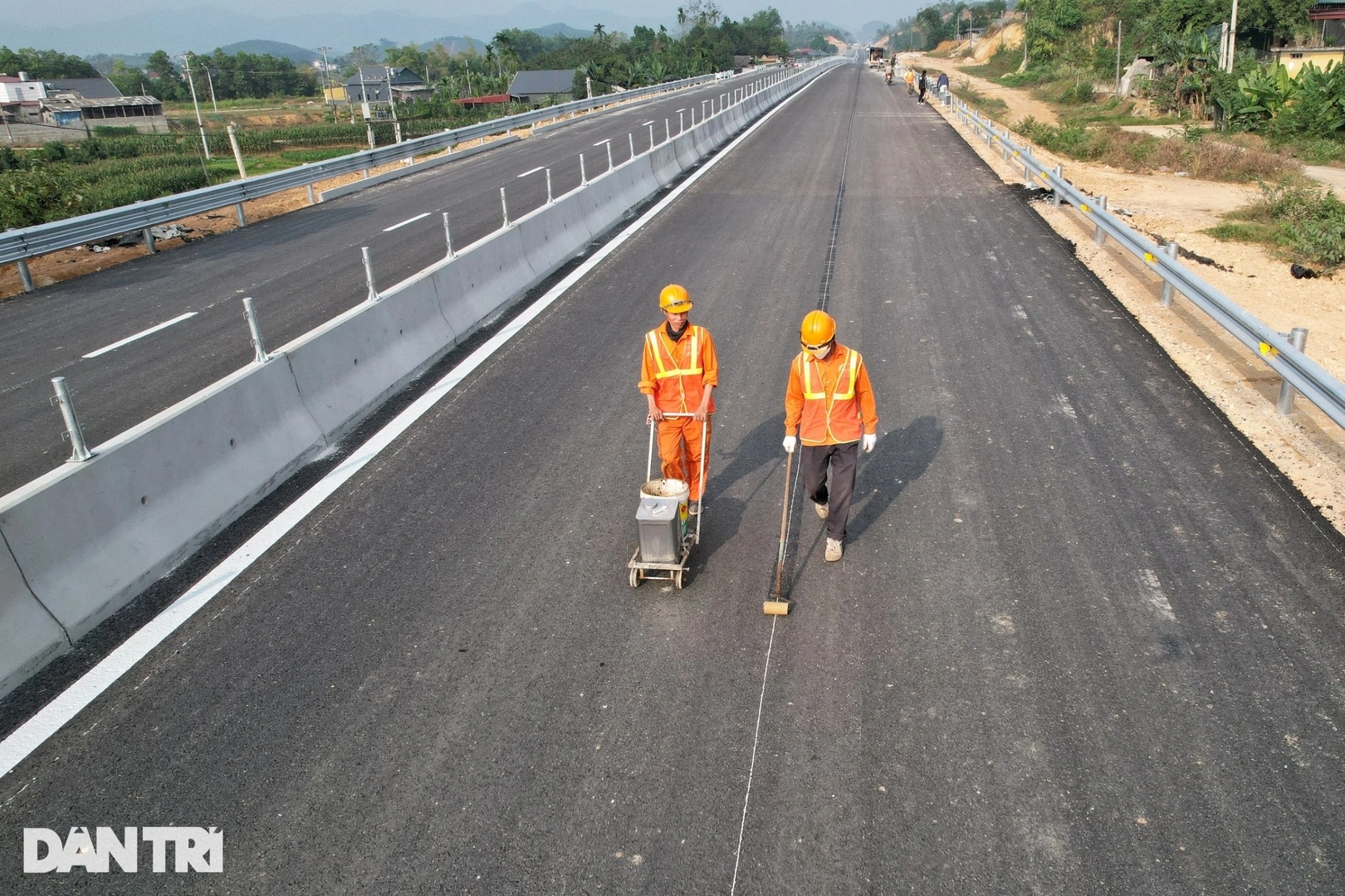 Triển khai cao điểm "500 ngày đêm thi đua hoàn thành 3.000km đường cao tốc"