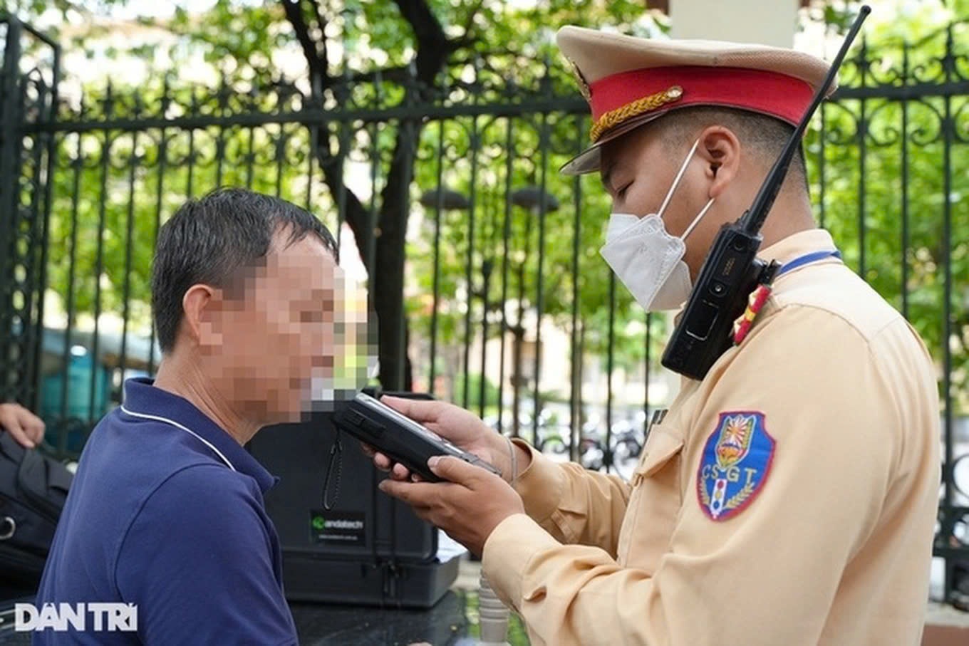 Hà Nội xử lý cán bộ vi phạm nồng độ cồn, chống đối CSGT thế nào?