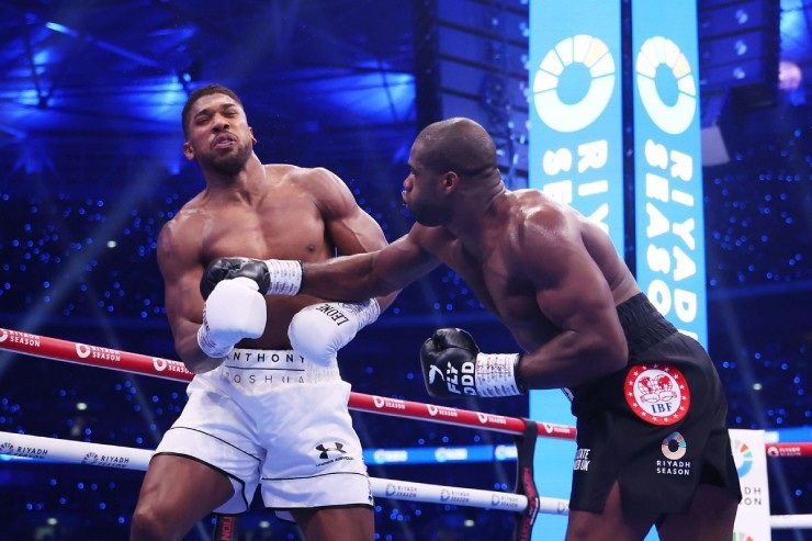 Anthony Joshua bị hạ knock-out ngỡ ngàng ở trận tranh đai vô địch quyền anh