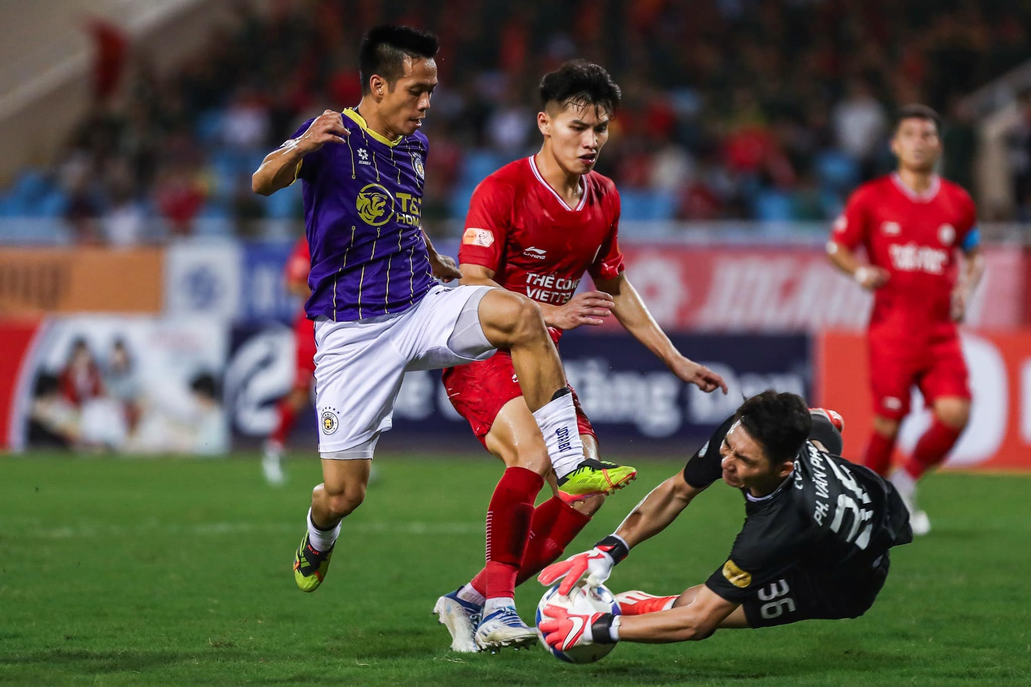 Thể Công Viettel lội ngược dòng thắng Hà Nội FC tại Mỹ Đình